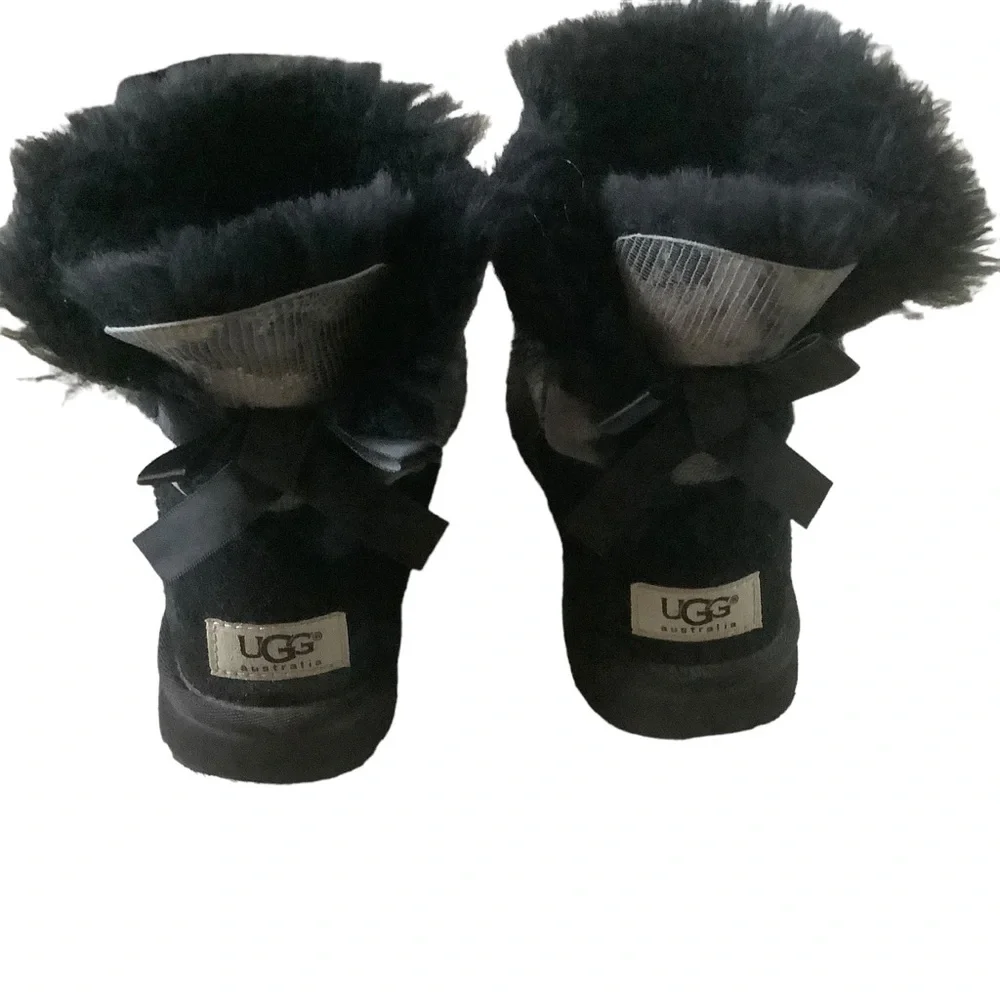 Women’s UGG boots size 6 mini Bailey bow snake print sheepskin casual boots